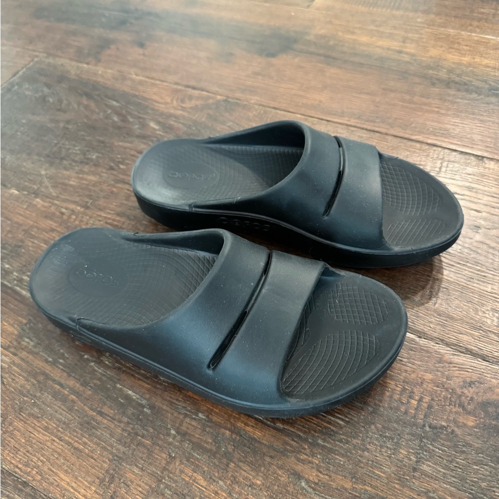 Oofos Slides